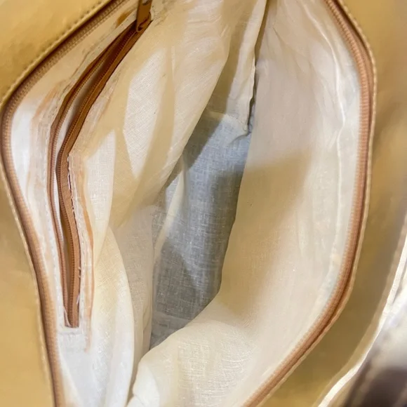 Unbranded Vintage Gold Quilted Large Tote Bag Handbag Medusa metal logo‎ bag - Picture 9 of 12